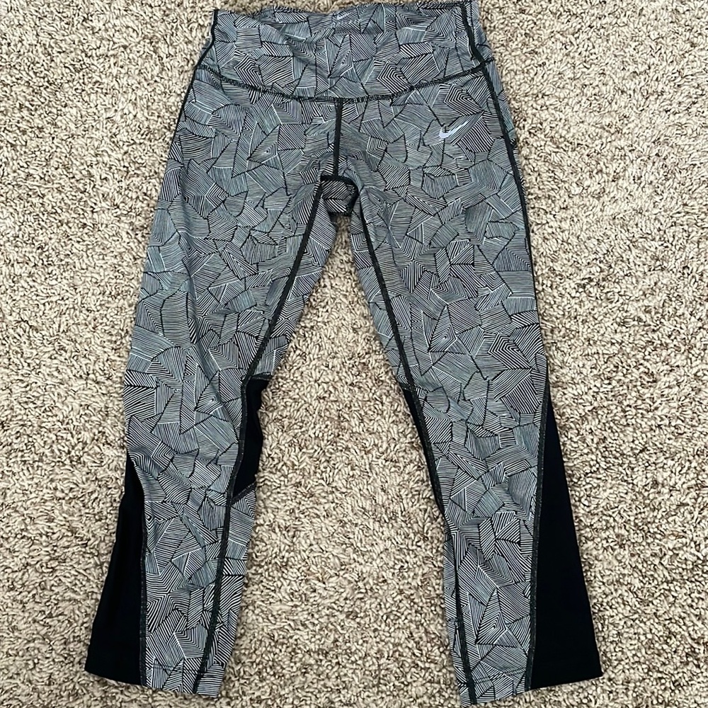 Nike DRI FIT Crop Length Running Tights Gray & Black Women’s Sz Small